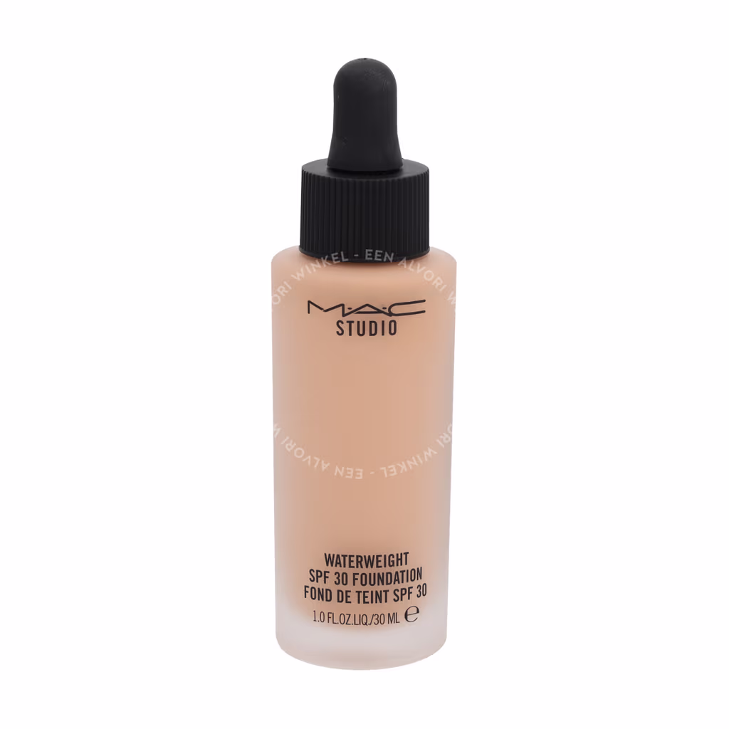 Mac MAC Studio Waterweight Foundation SPF30 — NW22