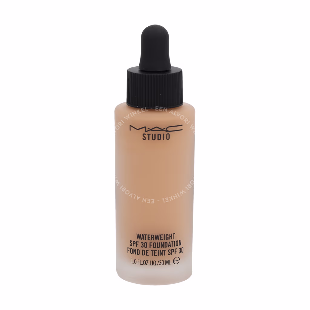 Mac MAC Studio Waterweight Foundation SPF30 — NC35