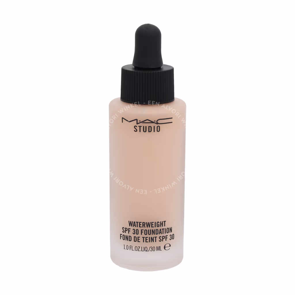 Mac MAC Studio Waterweight Foundation SPF30 — NW15